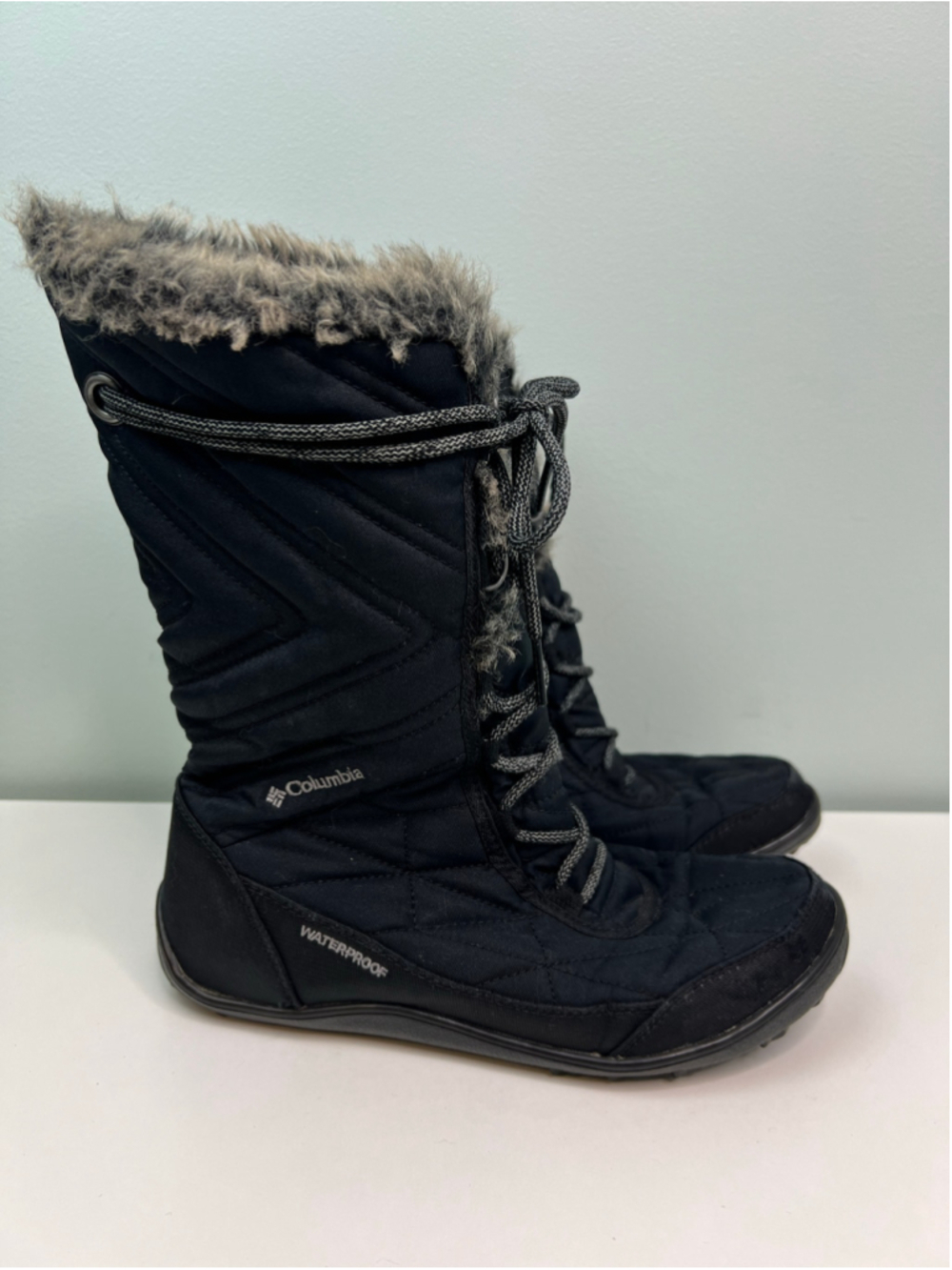 Columbia Minx Mid III Waterproof Winter Boots Black Omni Heat Womens 9 CLEAN